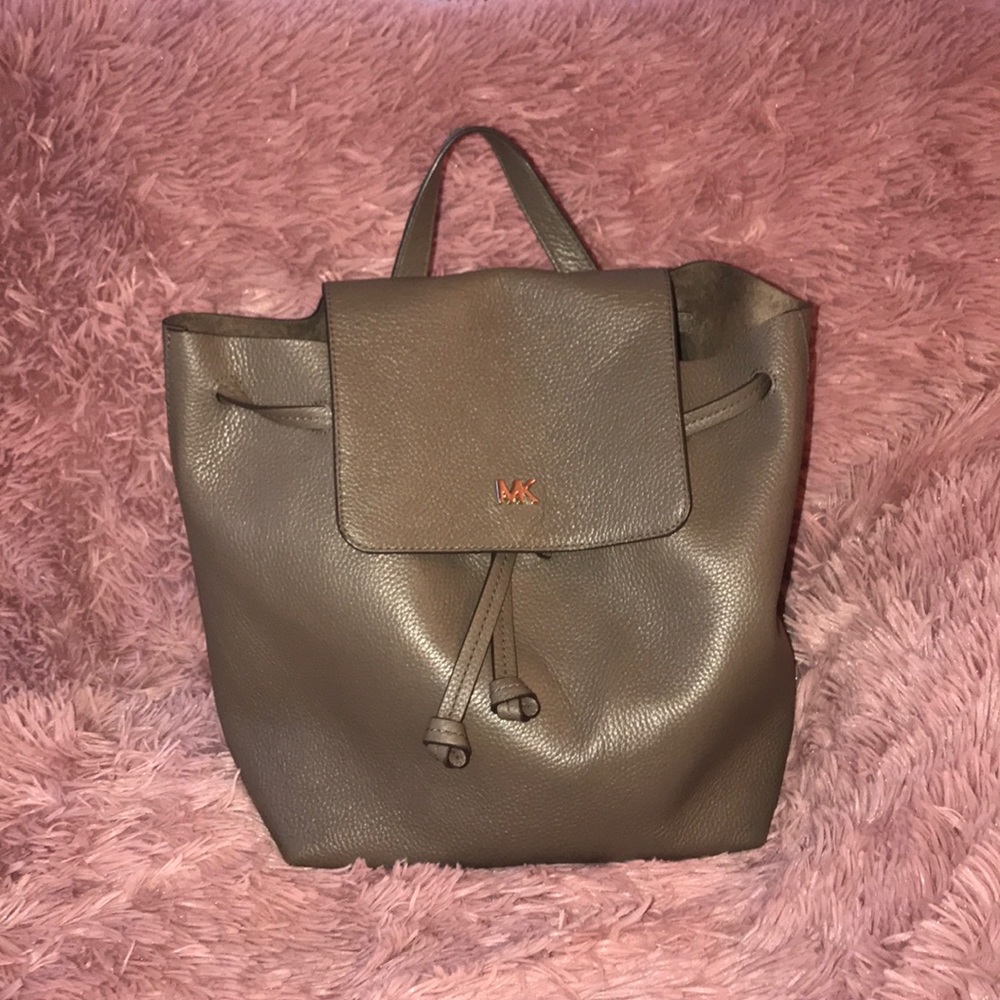 Cute tote!! - Picture 2 of 5
